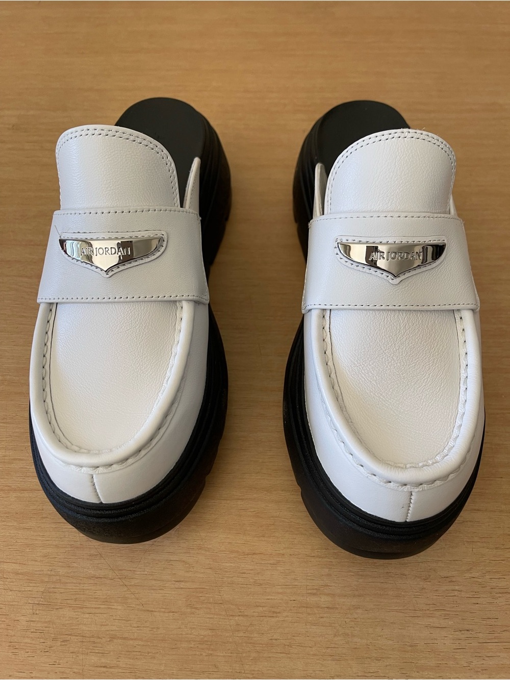Nike Air Jordan Mule White Black Silver HJ4292-100 Women Sz 10 Slip-on Platform